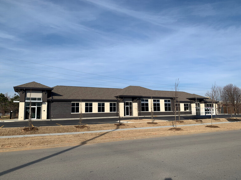 2001 SE J St, Bentonville, AR à louer - Photo de l’immeuble – Image 2 sur 7