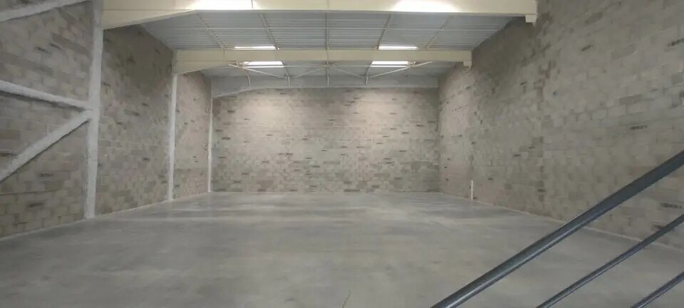 Local d’activités dans Tignieu-Jameyzieu à louer - Photo intérieure – Image 1 sur 12