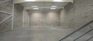 Plus de détails pour Local d'activités à louer