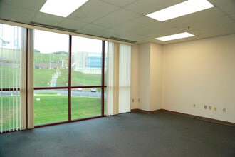 1000 Technology Dr, Fairmont, WV à louer Photo intérieure– Image 2 sur 8