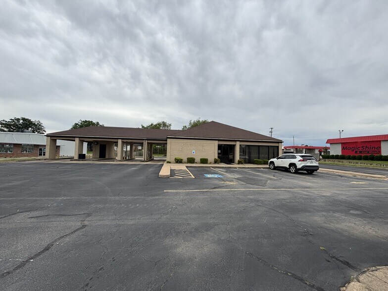115 US-64 W, Alma, AR à louer - Photo de l’immeuble – Image 3 sur 11