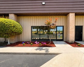 105 W Dakota Ave, Clovis, CA à louer Photo de l’immeuble– Image 1 sur 3