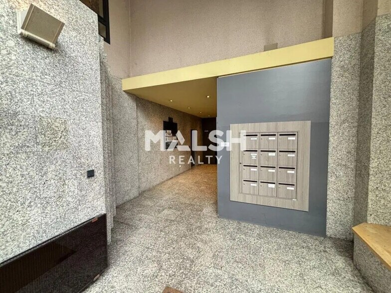 Bureau dans Villeurbanne à louer - Hall d’entrée – Image 3 sur 14