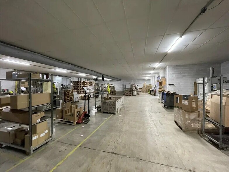 Local d'activités dans L'ISLE-SUR-LA-SORGUE à vendre - Photo intérieure – Image 3 sur 11