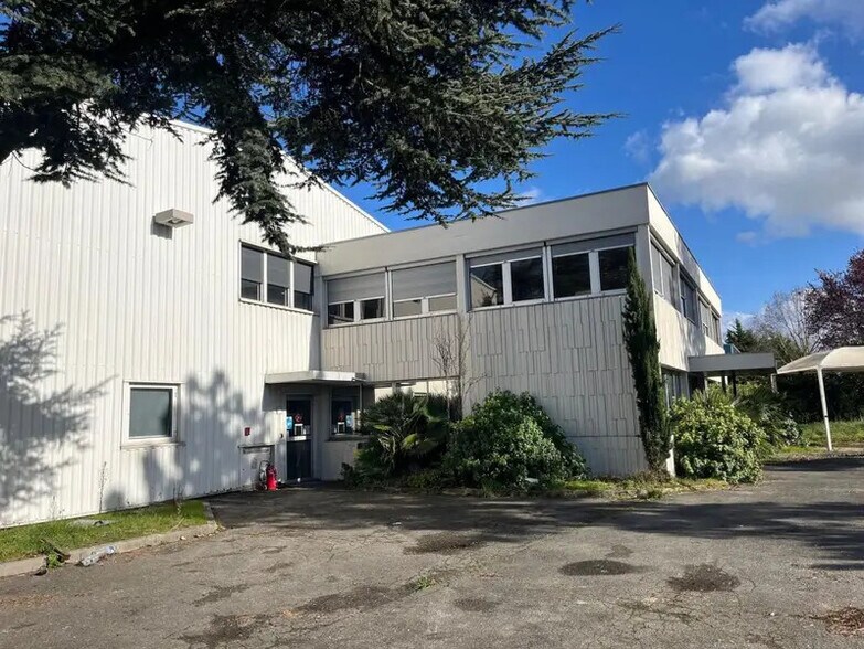 7-11 Rue De L'Equerre, SAINT-OUEN-L'AUMONE à louer - Photo de l’immeuble – Image 2 sur 22