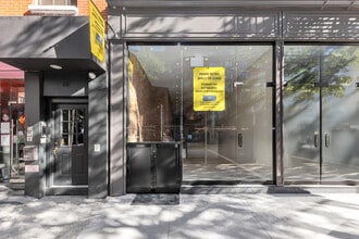 228 8th Ave, New York, NY à louer Photo de l’immeuble– Image 1 sur 6
