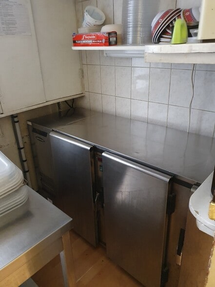 Local commercial dans Paris à louer - Photo de l’immeuble – Image 3 sur 7