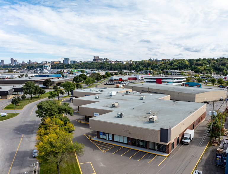 2025 Rue Lavoisier, Québec, QC à louer - Photo de l’immeuble – Image 3 sur 6