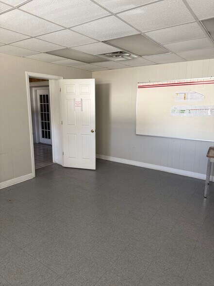 2309 Dunmore Ct, High Point, NC à louer - Photo de l’immeuble – Image 3 sur 6