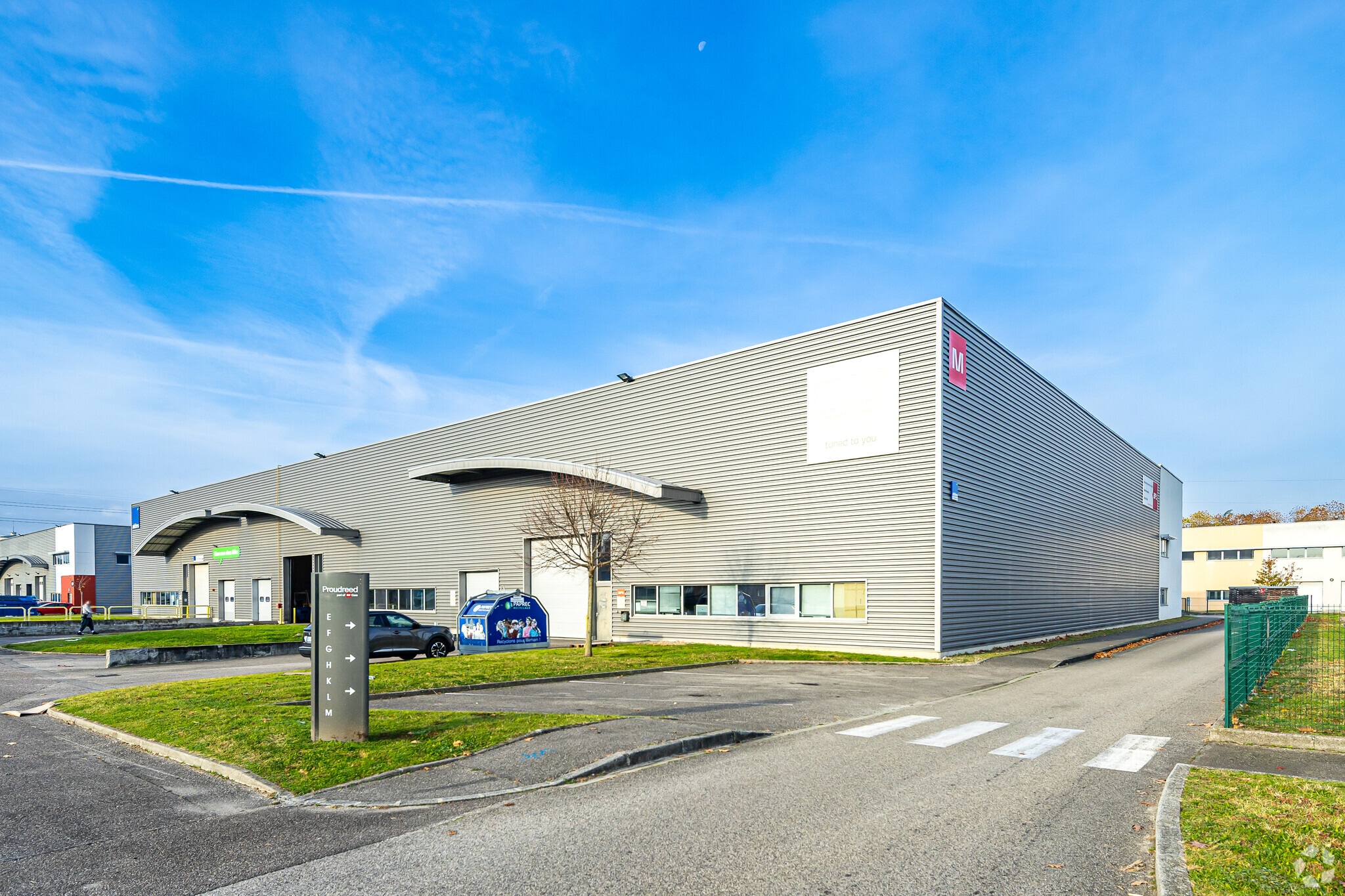 50 Rue Jean Zay, Saint-Priest à louer Photo principale– Image 1 sur 3