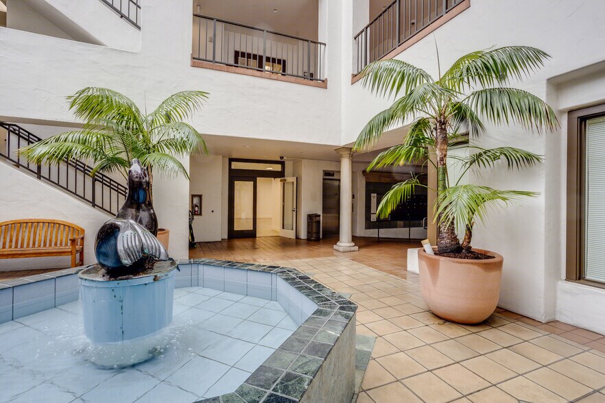 725 Arizona Ave, Santa Monica, CA à louer - Photo de l’immeuble – Image 2 sur 9