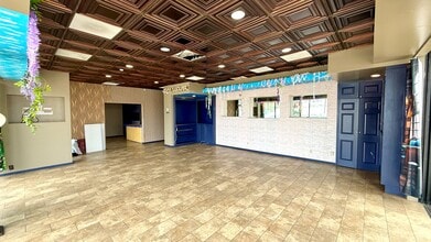 18000 Ventura Blvd, Encino, CA à louer Photo intérieure– Image 1 sur 3