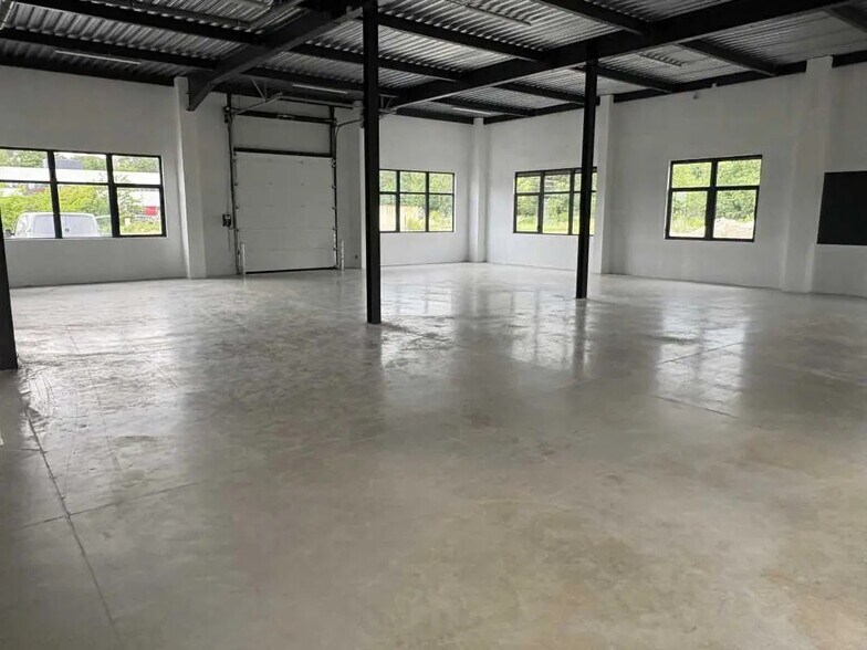 Local d’activités dans Dardilly à louer - Photo intérieure – Image 3 sur 8