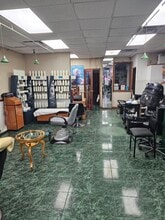 11505 Liberty Ave, South Richmond Hill, NY à louer Photo intérieure– Image 2 sur 3