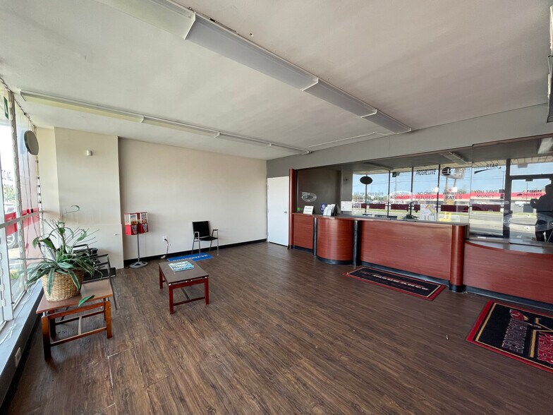 4918 Clio Rd, Flint, MI à vendre - Photo intérieure – Image 3 sur 5