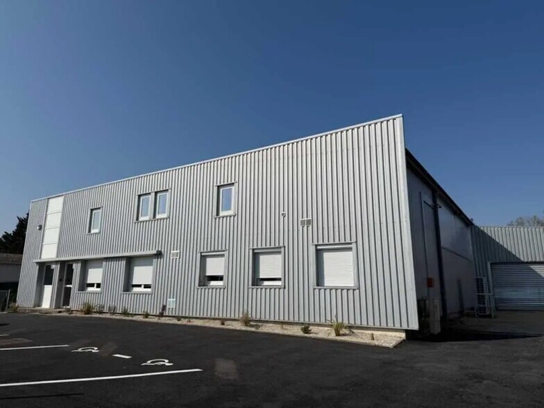 Bureau dans Saint-Jean-de-Braye à louer - Photo de l’immeuble – Image 3 sur 22