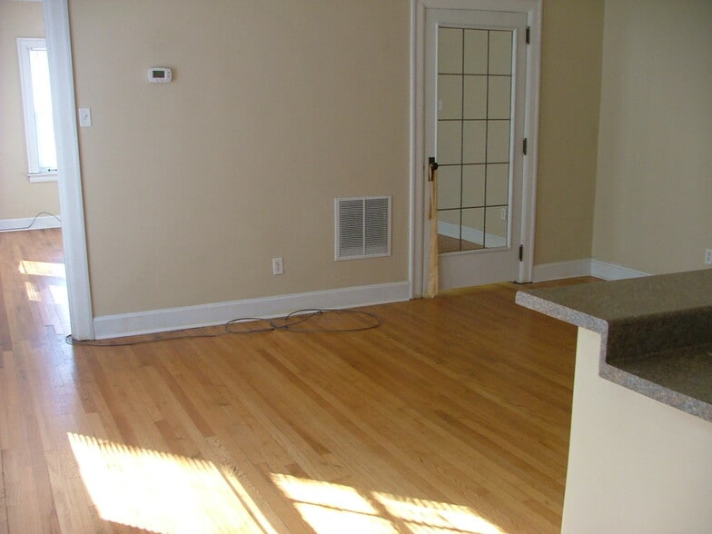 317 E 38th St, Indianapolis, IN à vendre - Photo de l’immeuble – Image 3 sur 22