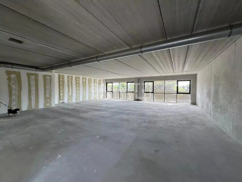Bureau dans Puget-sur-Argens à vendre - Photo de l’immeuble – Image 3 sur 12