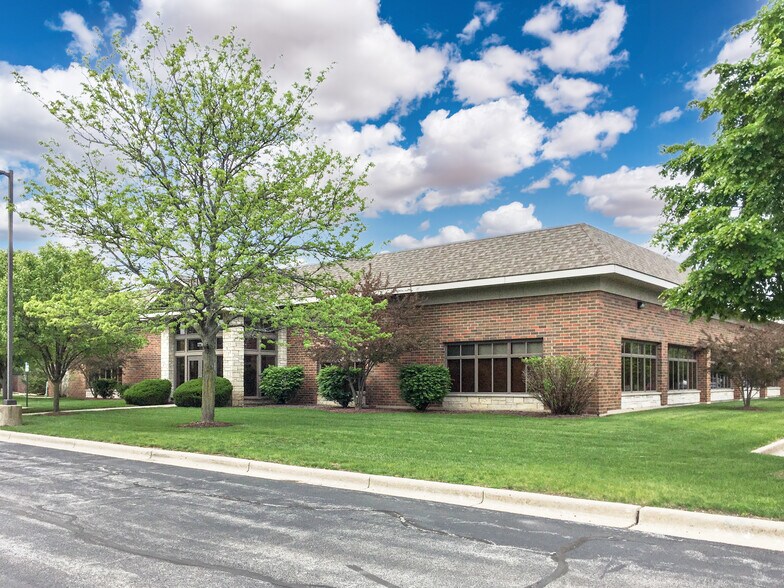 1776 Legacy Cir, Naperville, IL à vendre - Photo de l’immeuble – Image 1 sur 18