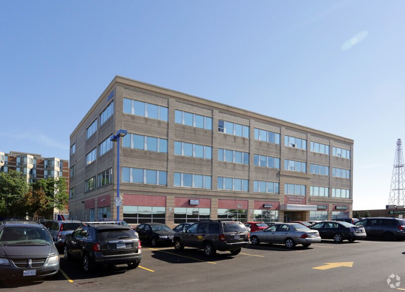 849 Upper Wentworth St, Hamilton, ON à louer - Photo de l’immeuble – Image 2 sur 6