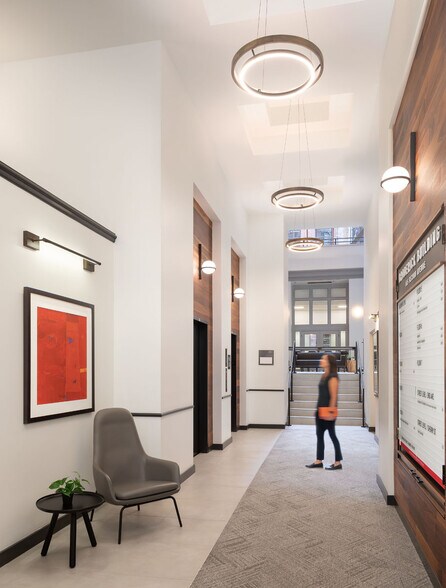 615 2nd Ave, Seattle, WA à louer - Hall d’entrée – Image 3 sur 9
