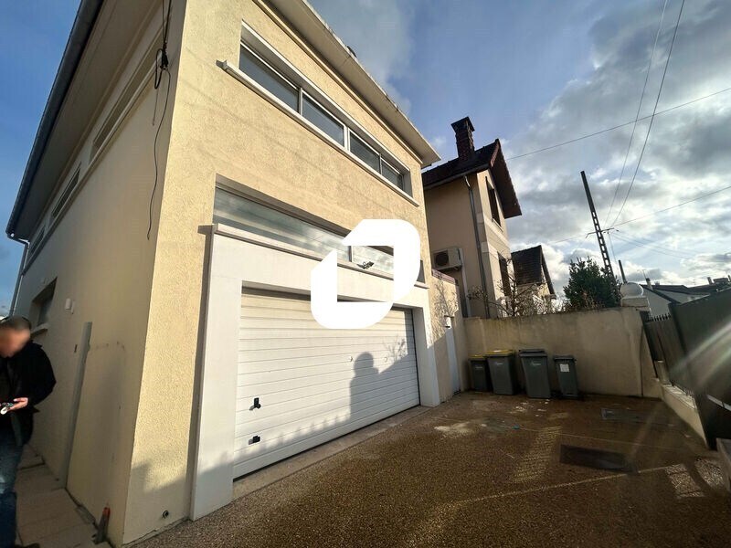 Avenue Des Aubépines, Gonesse à louer Photo de l’immeuble– Image 1 sur 17