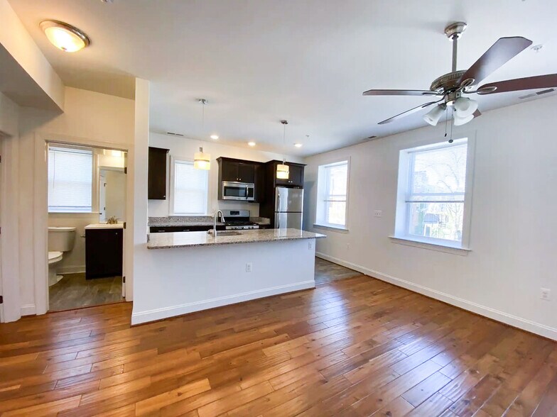 301 E 29th St, Baltimore, MD à vendre - Photo intérieure – Image 3 sur 20