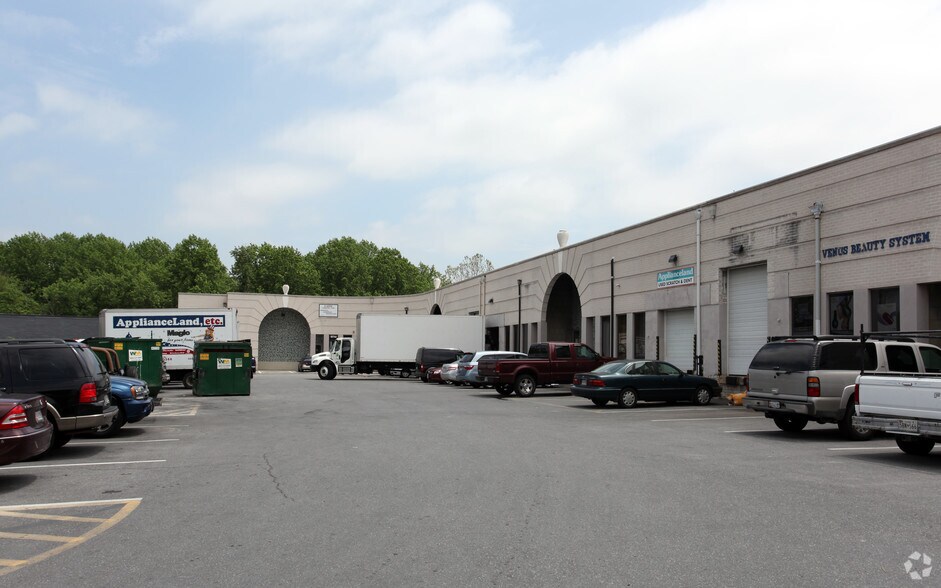 10744-10750 Tucker St, Beltsville, MD à louer - Photo principale – Image 1 sur 4