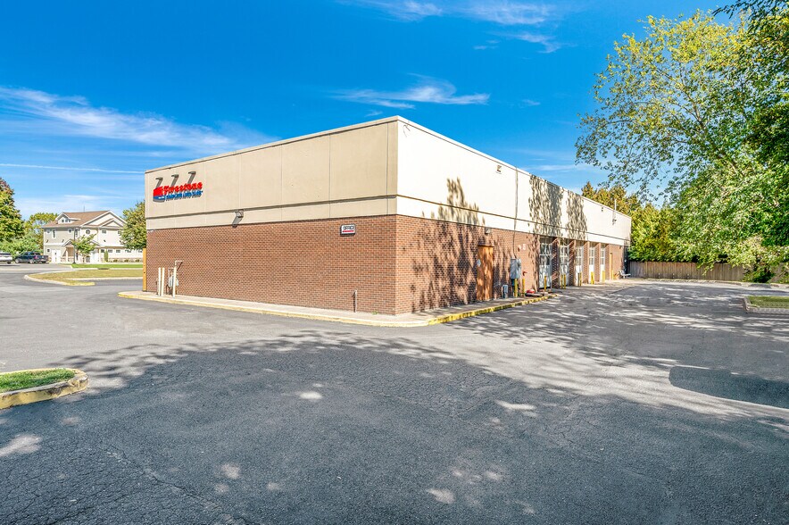 10 Terryville Rd, Port Jefferson Station, NY à vendre - Photo de l’immeuble – Image 3 sur 7