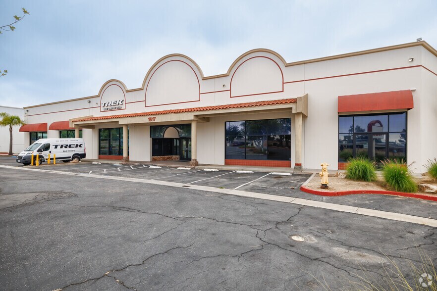 1617 Capalina Rd, San Marcos, CA à louer - Photo de l’immeuble – Image 3 sur 19