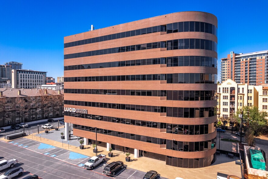 2626 cole Ave, Dallas, TX à louer - Photo de l’immeuble – Image 2 sur 17