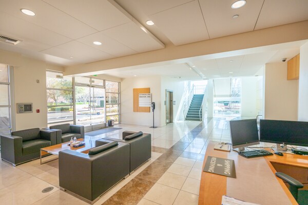 8890 Cal Center Dr, Sacramento, CA à louer Photo intérieure– Image 1 sur 11