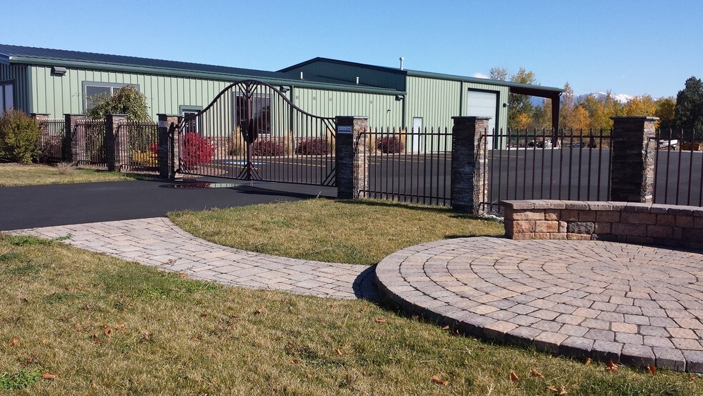 201 United Dr, Kalispell, MT à louer - Photo de l’immeuble – Image 1 sur 8