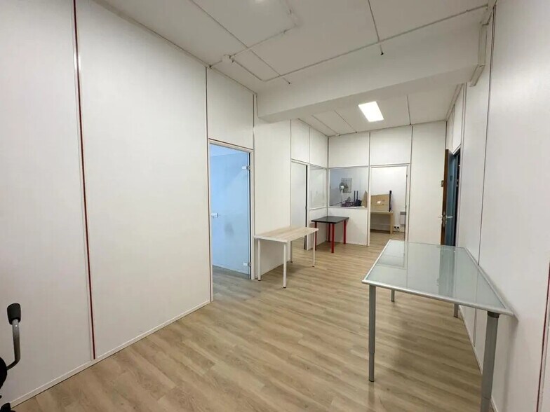 Local d’activités dans Montesson à louer - Photo intérieure – Image 2 sur 14