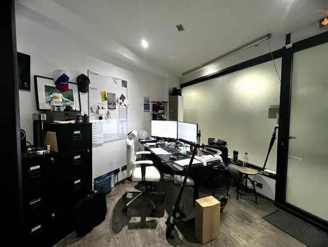 Plus de détails pour Local commercial à vendre