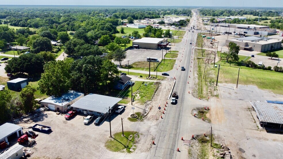 206 S Columbia Dr, West Columbia, TX à vendre - Photo de l’immeuble – Image 2 sur 32