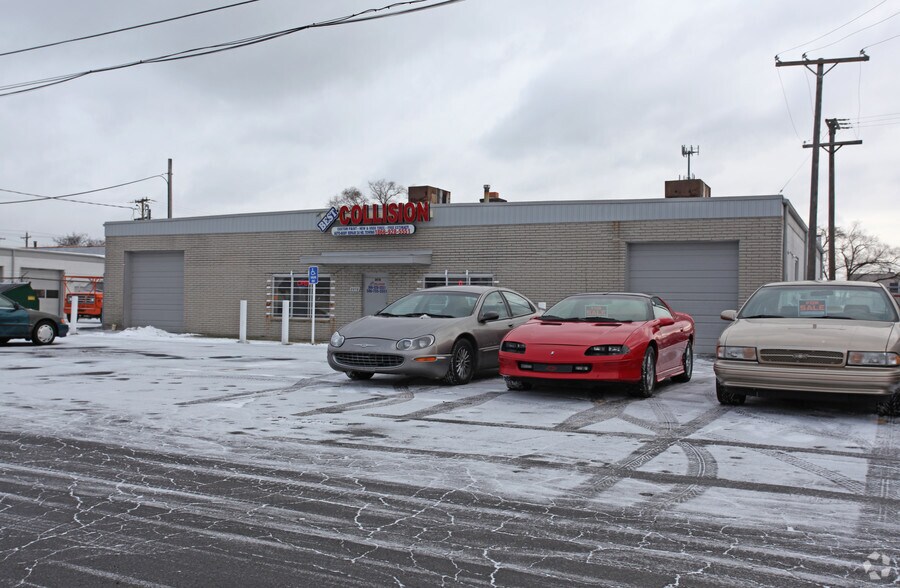 2078 E 10 Mile Rd, Warren, MI à vendre - Photo de l’immeuble – Image 2 sur 3