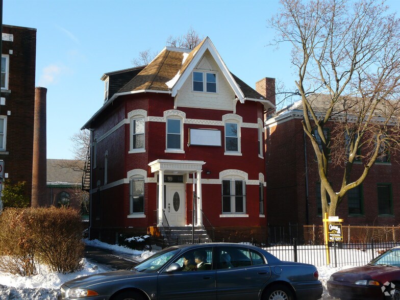 915 Asylum and 111 Gillett portefeuille de 2 biens à vendre sur LoopNet.fr - Photo principale – Image 2 sur 2