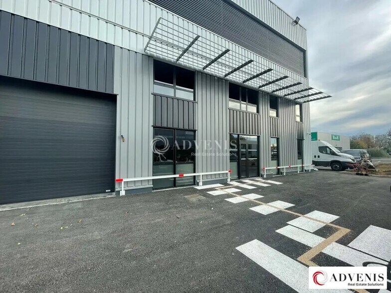 Local d’activités dans Lormont à louer - Photo de l’immeuble – Image 2 sur 9