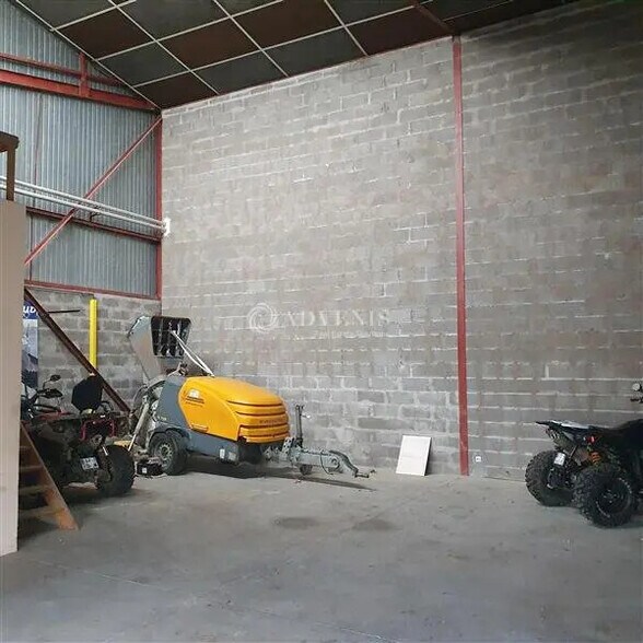 Local d’activités dans Vandoeuvre-les-Nancy à louer - Photo de l’immeuble – Image 3 sur 4