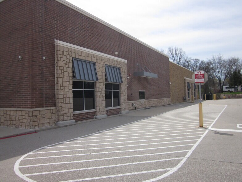N88 W15401-N88 W15539 Main St, Menomonee Falls, WI à louer - Photo de l’immeuble – Image 3 sur 24