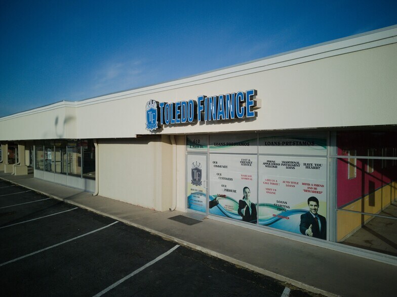 600-612 E Main St, Uvalde, TX à louer - Photo de l’immeuble – Image 3 sur 12