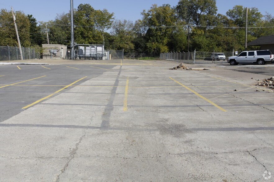 609 Stadium Dr, Arlington, TX à vendre - Photo de l’immeuble – Image 2 sur 2