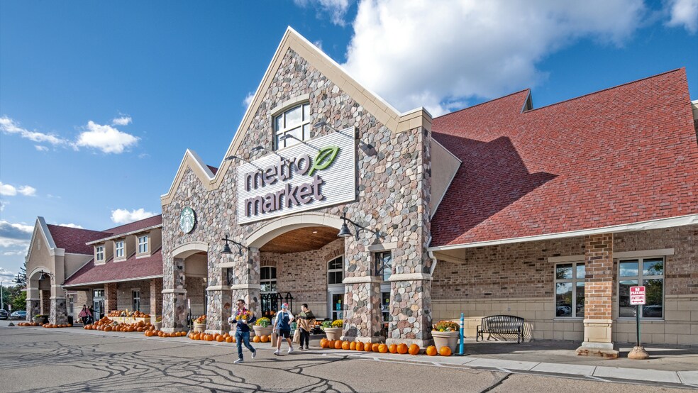 1300-1380 Pabst Farms Blvd, Oconomowoc, WI à louer - Photo de l’immeuble – Image 3 sur 5