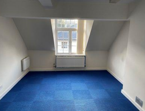 21 High St, Leatherhead à louer Photo intérieure– Image 1 sur 2