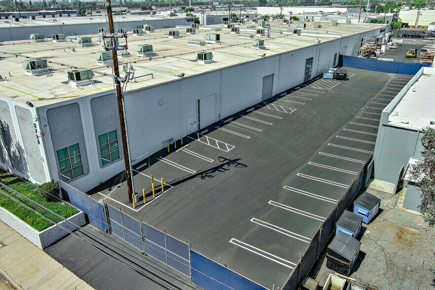 12723 Wentworth St, Pacoima, CA à louer - Photo de l’immeuble – Image 2 sur 9