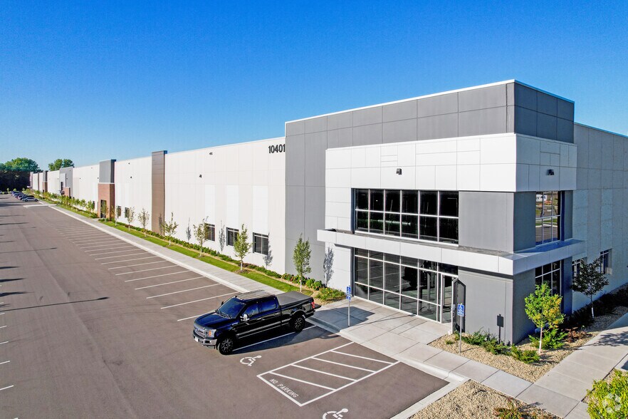10401 Winnetka Ave N, Brooklyn Park, MN à louer - Photo principale – Image 1 sur 5