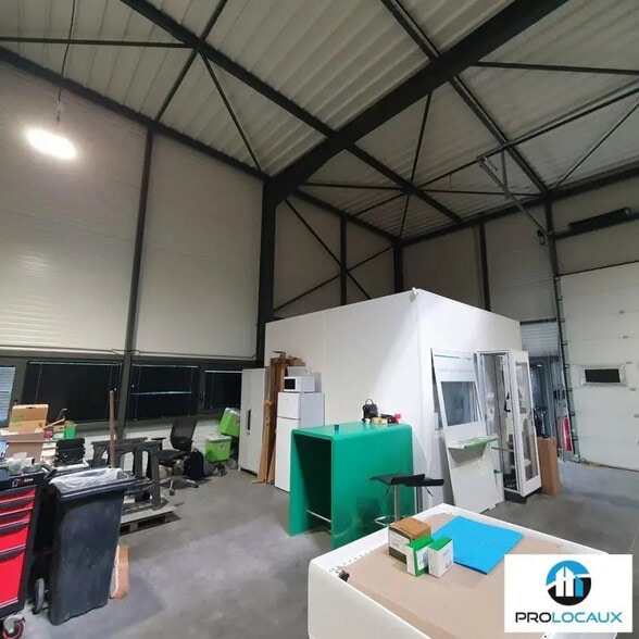 Local d’activités dans Voiron à louer - Photo intérieure – Image 2 sur 7