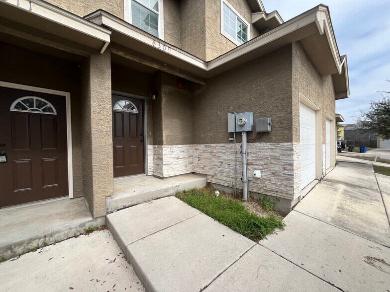 6309 Attucks Ln, San Antonio, TX à vendre - Photo de l’immeuble – Image 2 sur 31