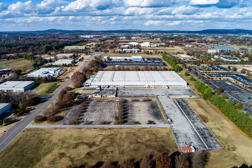 300 Diamond Dr NW, Huntsville, AL à louer - Photo de l’immeuble – Image 3 sur 12